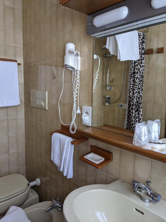 Hotel Corallo Lignano Sabbiadoro Bagian luar foto