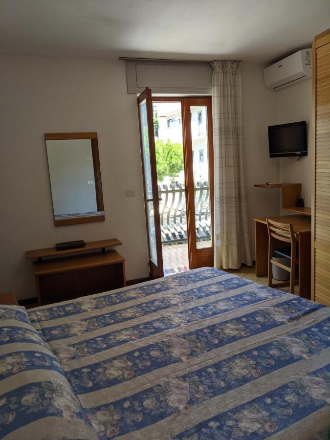 Hotel Corallo Lignano Sabbiadoro Bagian luar foto